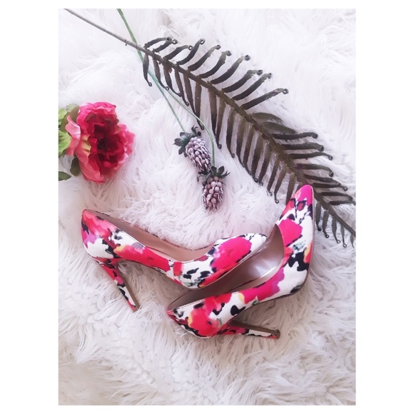 Jessica Simpson Shoes - Jessica Simpson Flawless size 10